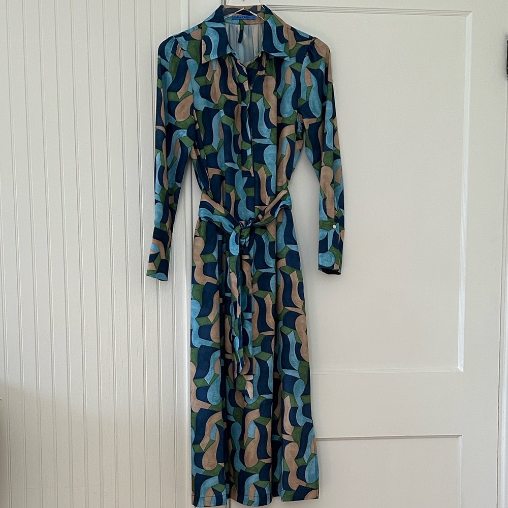J. McLaughlin Belle Collard Long Sleeve Midi Dress in Abstract Chaise - Picture 4 of 12